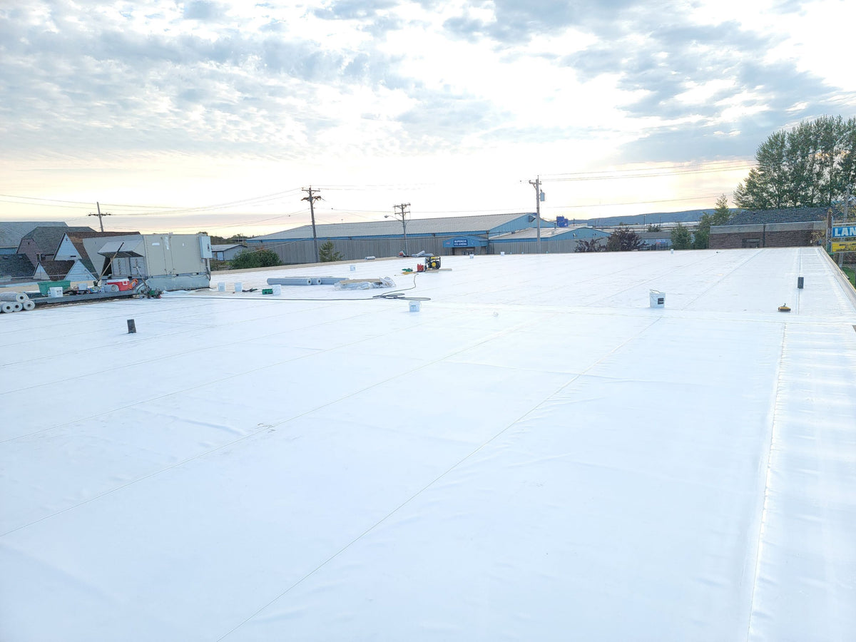 Waterproofing flat roof installation 